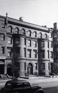 468-470 Beacon (ca. 1942), photograph by Bainbridge Bunting, courtesy of the Boston Athenaeum