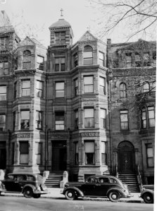 276 Commonwealth, photograph by Leslie Jones (ca. 1940); courtesy of the Print Department, Boston Public Library