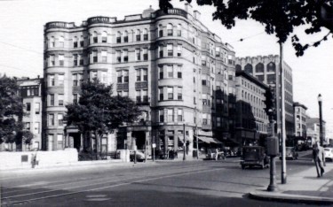 362-366 Commonwealth (ca. 1960), photograph by Bainbridge Bunting, courtesy of the Boston Athenaeum