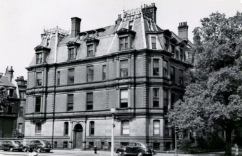 303 Dartmouth (ca. 1942), photograph by Bainbridge Bunting, courtesy of the Boston Athenaeum