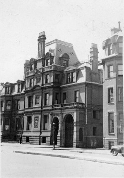 306 Dartmouth (ca. 1942), photograph by Bainbridge Bunting, courtesy of The Gleason Partnership
