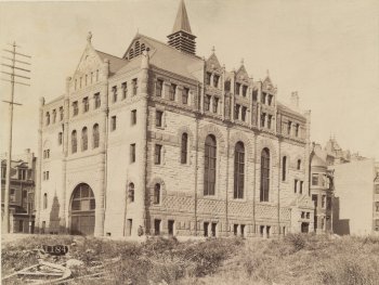 26 Exeter (ca. 1885), photograph by F. A. Tremaine; Ryerson and Burnham Archives, The Art Institute of Chicago (Digital file #43950).