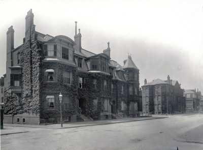 7-9 Fairfield and 282 Marlborough, with 5 Fairfield in distance (ca. 1902); courtesy of the Boston Athenaeum