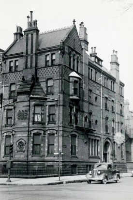 21 Fairfield (ca. 1942), photograph by Bainbridge Bunting, courtesy of the Boston Athenaeum