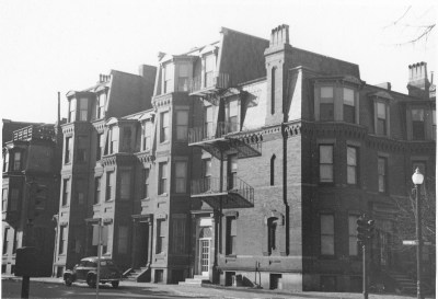 435 Beacon and 7-11 Hereford, looking south from Beacon (ca. 1942), photograph by Bainbridge Bunting, courtesy of The Gleason Partnership