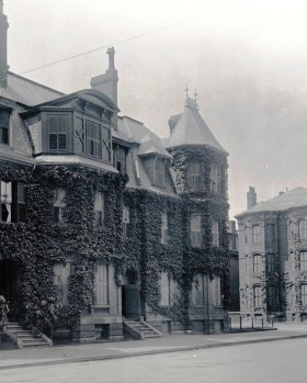 9 Fairfield and Fairfield façade of 282 Marlborough (ca. 1902); courtesy of the Boston Athenaeum