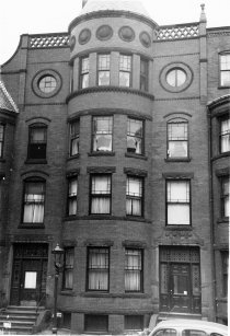 439 Marlborough (ca. 1942), photograph by Bainbridge Bunting, courtesy of The Gleason Partnership